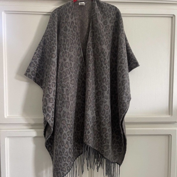 Women's Woolrich One Size Shawl Open Fringe Sweater Animal Print - Picture 6 of 8